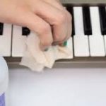 how to clean piano keys
