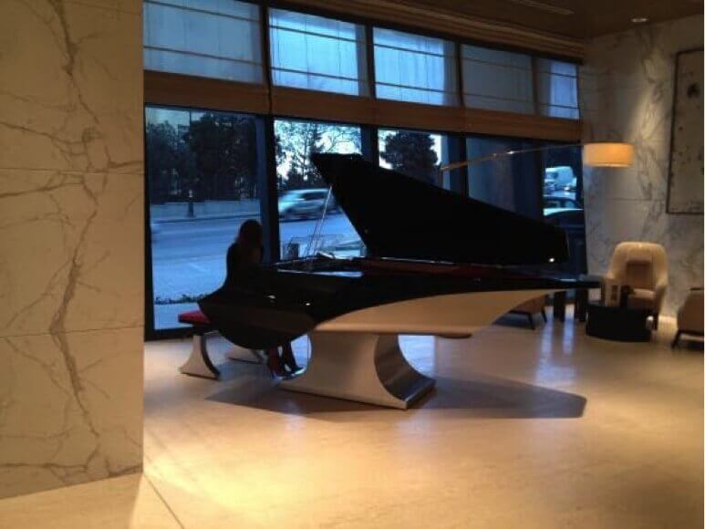 Nur Cocktail Lounge piano