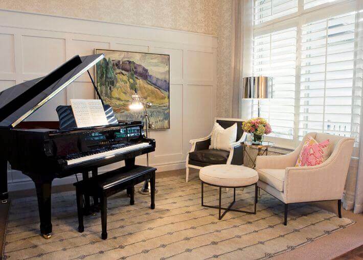 How to Decorate a Room With a Piano in Mind