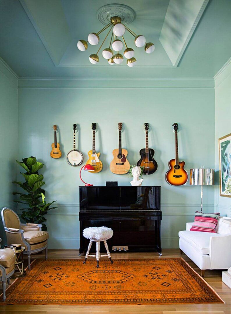 How to Decorate a Room With a Piano in Mind