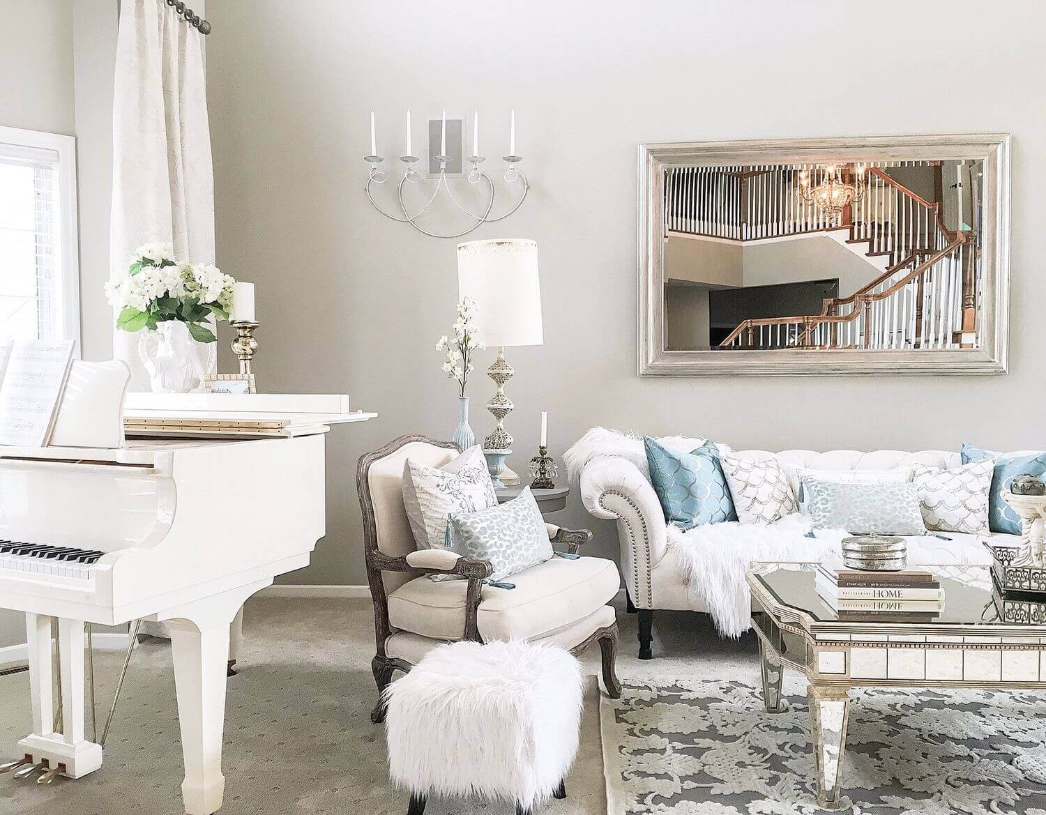 How to Decorate a Room With a Piano in Mind