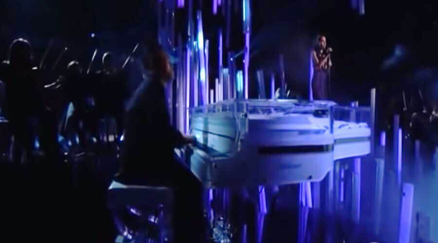 Ariana Grande Sang us a Sweet Love Song at the 2015 Grammy Awards